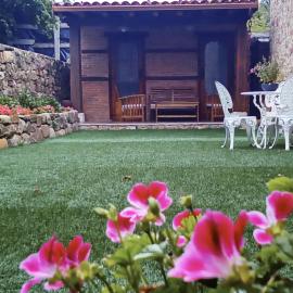 Apartamentos Lares، فندق في Santa Olalla