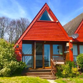 Clifftop Chalet With Pool, hotel u gradu Deal