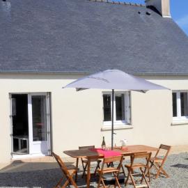 Holiday Home in Guissény near Beaches, hotel a Guissény