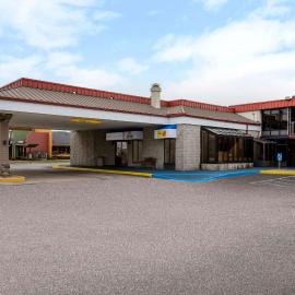 Days Inn by Wyndham Perrysburg Toledo, хотел в Перисбърг