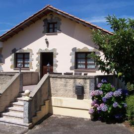 Casa El Trabeseo، فندق في San Martín de Luiña