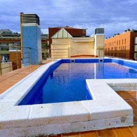 Piscina en Centro de Terrassa, hotel in Terrassa