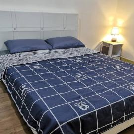 Kajang Town Homestay at MKH Boulevard NETFLIX, WIFI and Air conditioning in bedroom only