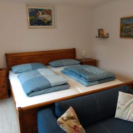 Ruhiges, gemütliches Zimmer mit Bad für 2 Personen, mit Gartenterasse