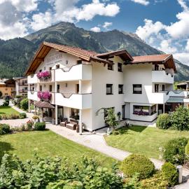 Pension Granbichler, hotel in Längenfeld