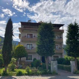 Camping & Guest House Herges, hotel in Udënisht