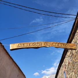 Albergue El Rebezo, hotel in Torrebarrio