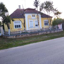 8513 Mihályháza - Rózsi Vendégház, hotell i Mihályháza