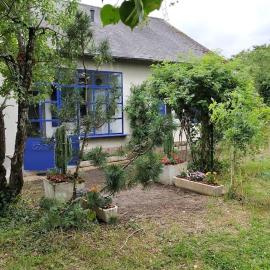 maison tout confort avec piscine, hotel a Saint-Benoît-du-Sault