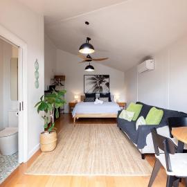 Tallows Studio -Modern, tranquil, dog friendly,2 mins to the beach
