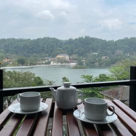 Lotus Lake Residence, hótel í Kandy