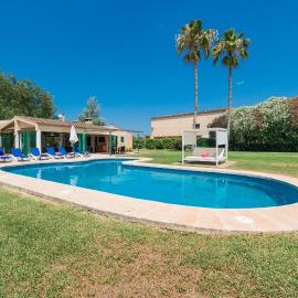 NEW! VILLA Can Rito PARA 16 PERSONAS, PISCINA, JARDINES y RELAX, hotel a Felanitx