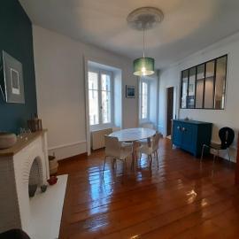 Tulle Centre : grand et bel appartement, hotel in Tulle