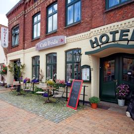 Hotel Cafe Frida، فندق في بريدشتيت