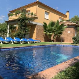 Villa Dacar, готель у місті Кубеляс