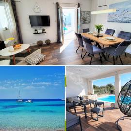 Anas lagoon holiday house with pool at azure beach