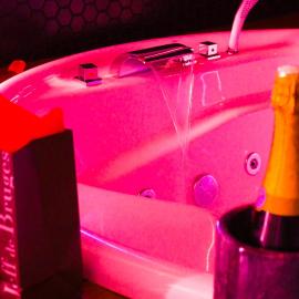 Le Seaside - Love Room Jacuzzi et Day Use - Parc des Expos Bourget, CDG 15 min, hotel in Le Blanc-Mesnil
