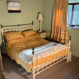 2 Bed Cottage - Sleeps 4 - Pets - Parking