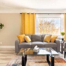 ENTIRE 2 BEDROOM APARTMENT DOWNTOWN - u3, отель в городе Уотерлу