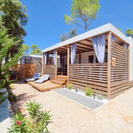 Bungalow Home Sweet Home - Logement complet, Hotel in Biograd na Moru