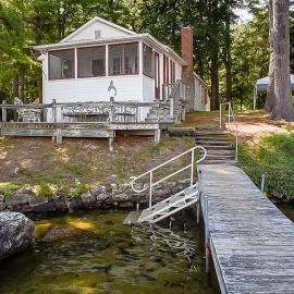 Boulder Pointe Cottage, Hotel in Raymond