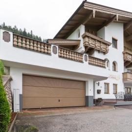 Apartment in Hainzenberg near Ski Lift