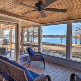'Cypress Point' Spacious Home: Pier & Boat Launch!, hotel in Alliance
