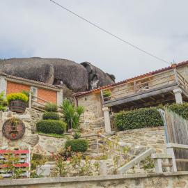 Casa do Penedo, hotel a Carralcova