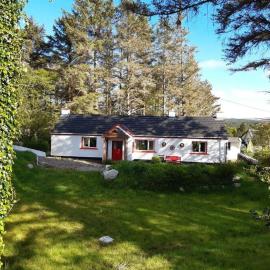 Back2Roots - Beautifully Restored Cottage, Doochary, hotel en Doochary