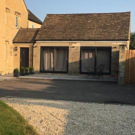 Bond End Road Annex Upton St Leonards - Ideal for Cheltenham Races