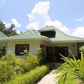 Le Surmer Self Catering Chalets, hotel em La Digue