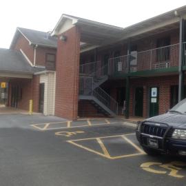 Mocksville에 위치한 호텔 HighWay Inn