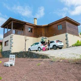 Villa Montaña Ilusión Parking ,wifi, Bbk y Vistas., hotel in La Orotava