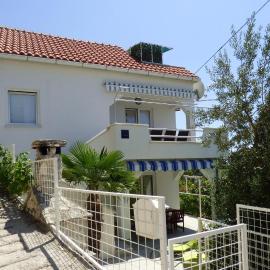 3 Bedroom Stunning Home In Mimice, hotel i Mimice