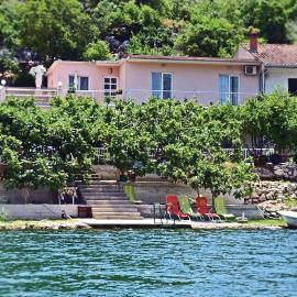 Apartment Bacinska Jezera With Lake View Ix, hotel u gradu Baćina