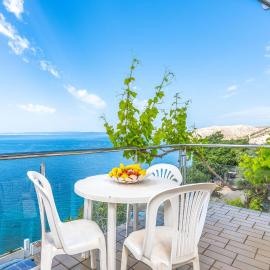 Beach Front Apartment In Stara Baska With Wifi, hotel in Stara Baška