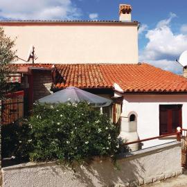 Two-Bedroom Holiday Home In Pula, hotel u Puli