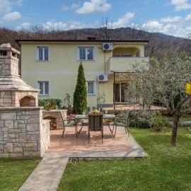 Beautiful Apartment In Porozina With Wifi