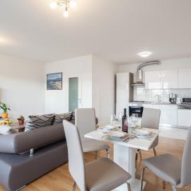 Pet Friendly Apartment In Podstrana