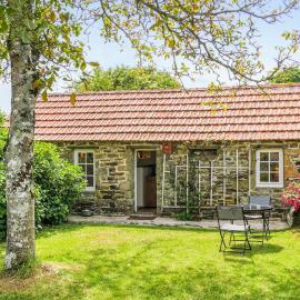 Gorgeous Home In Quettehou With Wifi, hôtel à Quettehou