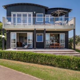 Golfer's Paradise - Matarangi Holiday Home, hotel a Matarangi