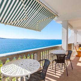 3 Bedroom Cozy Apartment In Prizna: Prizna şehrinde bir otel