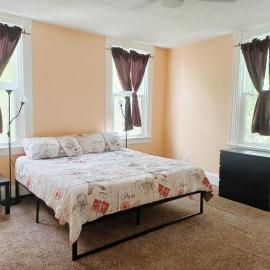 Huge 2 Bedroom House in the Heart of Northside!, hotel sa Cincinnati