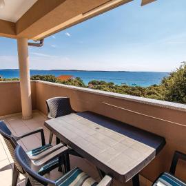 Nice Apartment In Mandre With House Sea View, hotel in Mandre