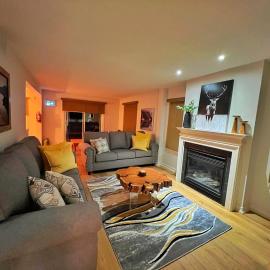 Chalet Blue Mountain 3BR & 3BTH Walk-in to Village, hotell sihtkohas Blue Mountains