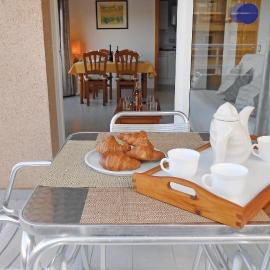1 Bedroom Nice Apartment In Blanes, hotel in Blanes