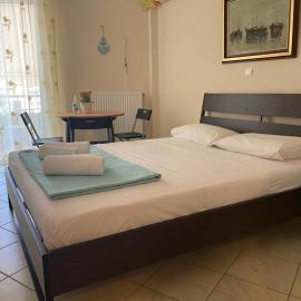 Seaview 2nd flr. apt. next to the beach, wifi,a/c,p/c media.