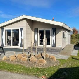 Chalet (J09) op gezellige familiecamping bij zee