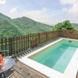 4 Bedroom Gorgeous Home In Montefegatesi