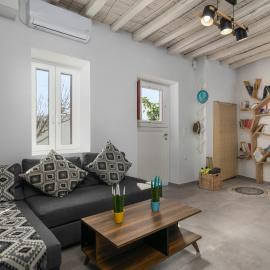 Milos Guesthouse